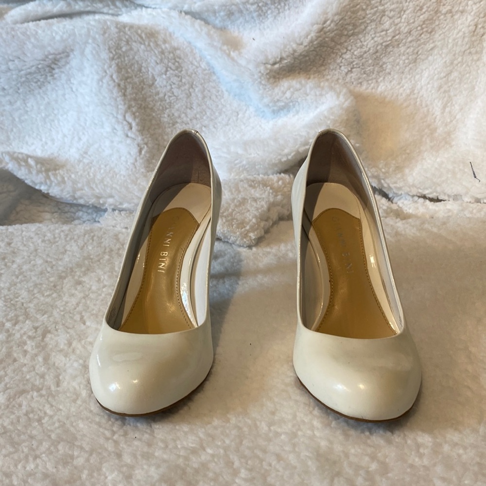 Size 6 white Giana Bini heels.